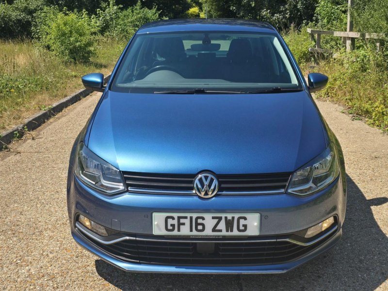 VOLKSWAGEN POLO