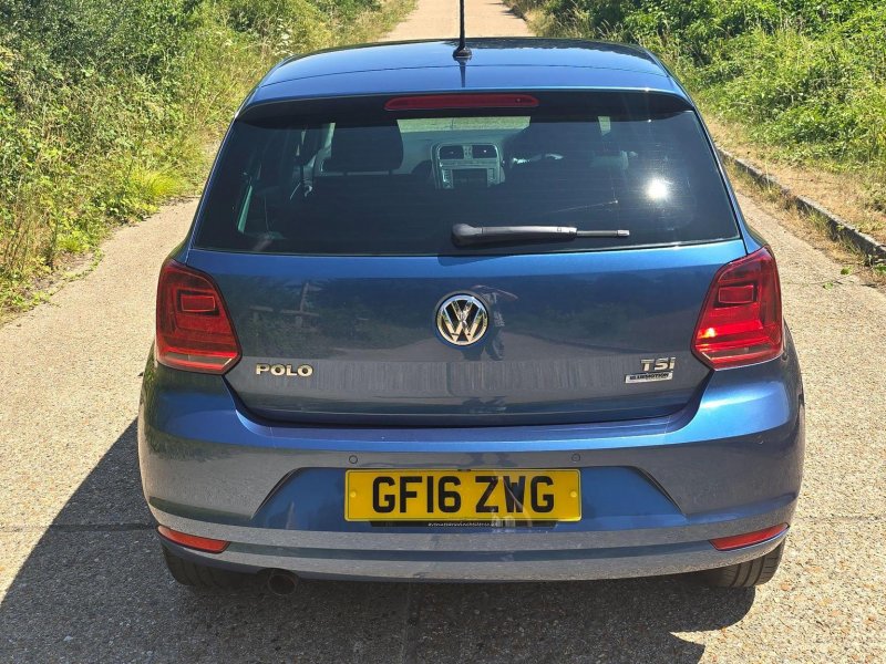 VOLKSWAGEN POLO