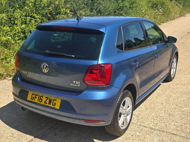 VOLKSWAGEN POLO