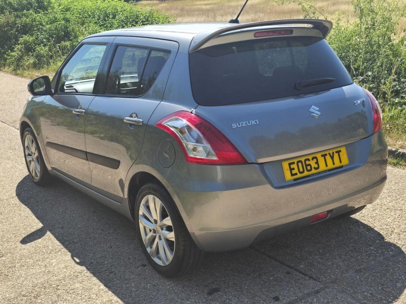 SUZUKI SWIFT