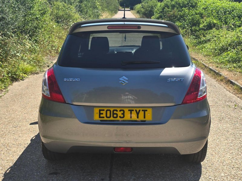 SUZUKI SWIFT