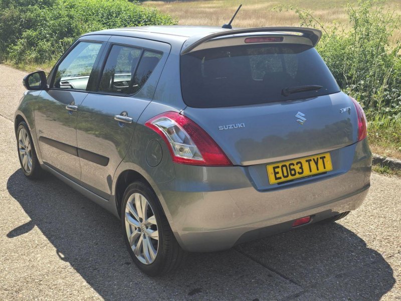 SUZUKI SWIFT